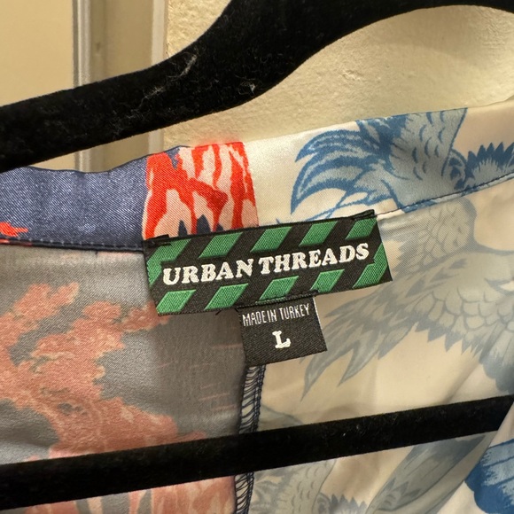 Men's Silk Like Cuban Color Shirt - Picture 2 of 2